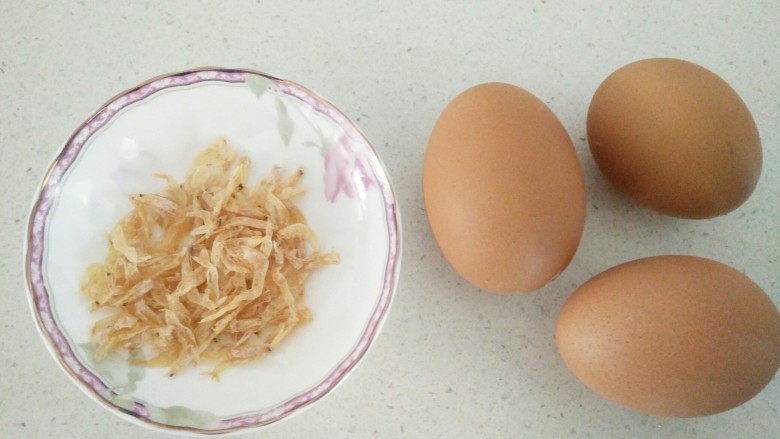 鸡蛋羹,准备好食材。