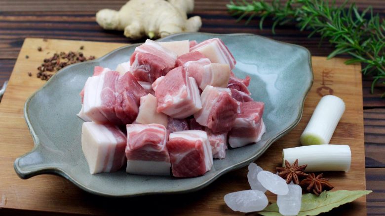 红烧肉,五花肉切3厘米见方的块