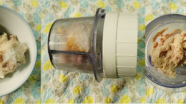 自制猪肉松,凉水煮开猪肉，接着放入调料，放入搅拌杯中，第一次搅拌不用很碎。