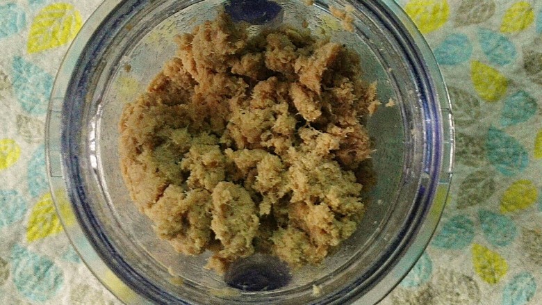 自制猪肉松,第二次搅拌，如图所示。