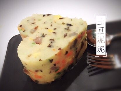 五彩土豆泥➕焗土豆泥,还有多的土豆泥就倒入心型模型