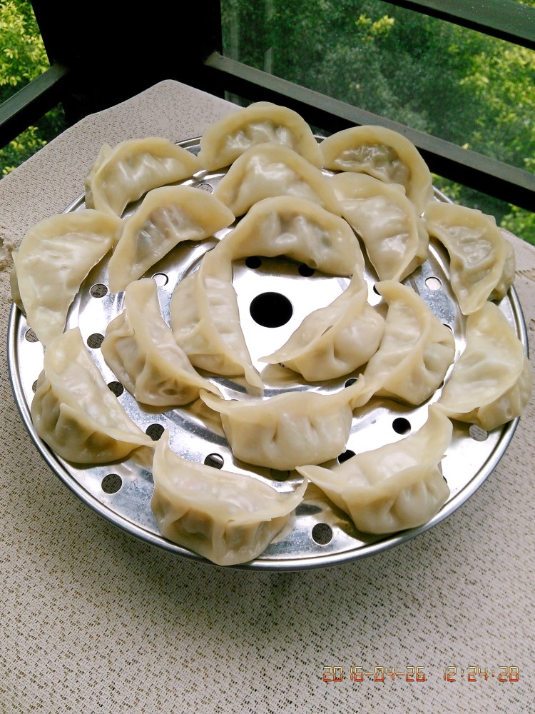 蒸饺,冷水上锅，大火烧开后，转中火蒸15分钟即可。