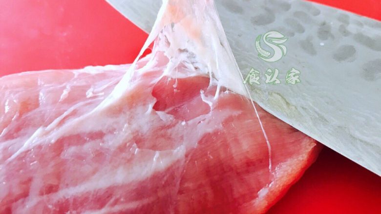 自制蓬松的海苔肉松,里脊肉上的白膜尽量去除,会影响口感。