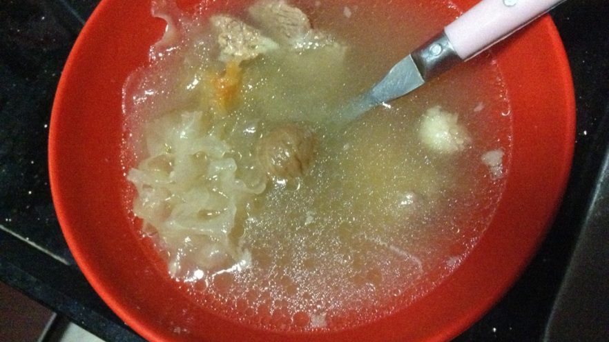 萍果雪耳瘦肉湯