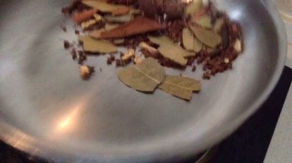 大料辣椒油·大料油·炖菜,大料入锅炒香,可以增加香味