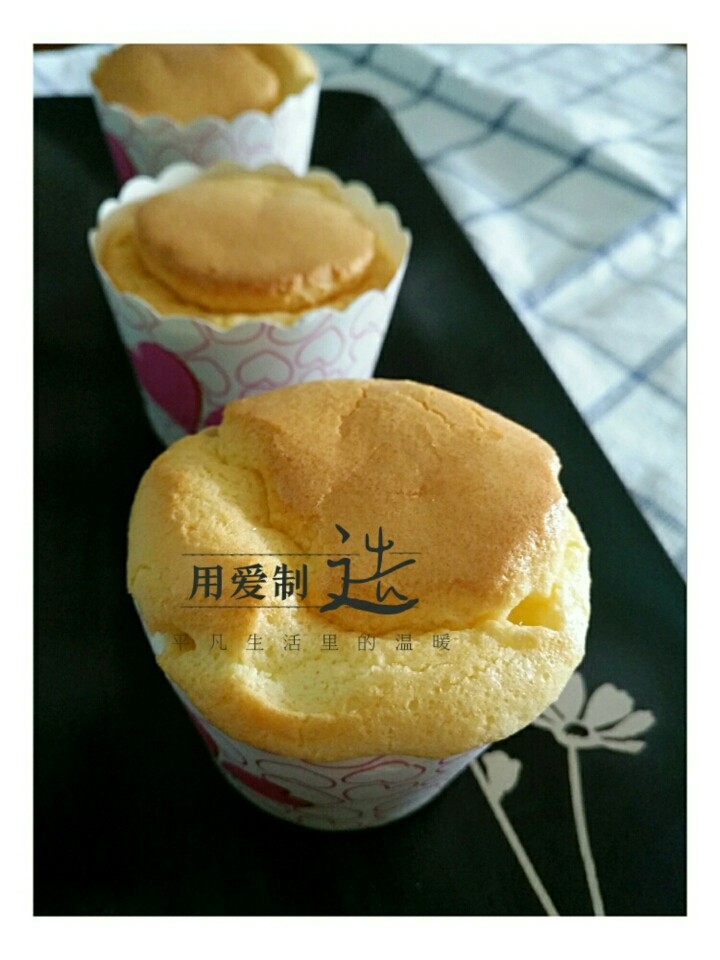 酸奶戚风蛋糕,蛋糕晾凉就可以吃啦