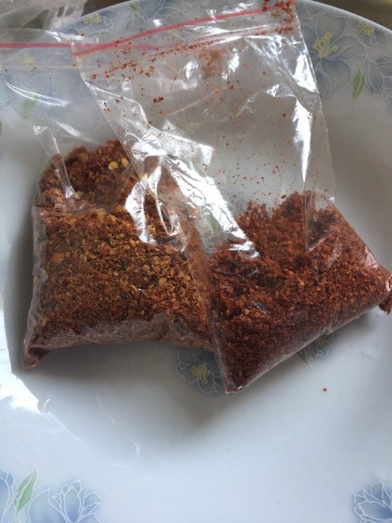 东北辣鱼,分别用了如图的量,辣椒的多少随自己的量和辣椒的辣的程度