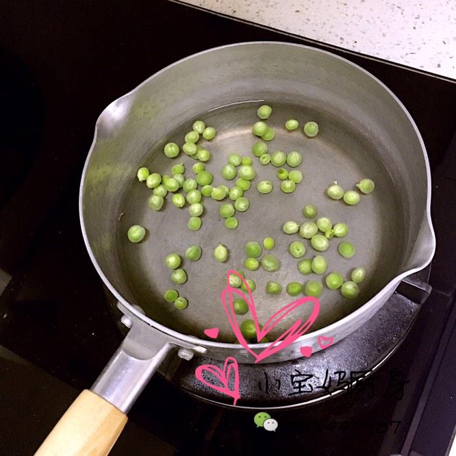 豌豆米粉,<a style='color:red;display:inline-block;' href='/shicai/ 148'>豌豆</a>炒水，去皮