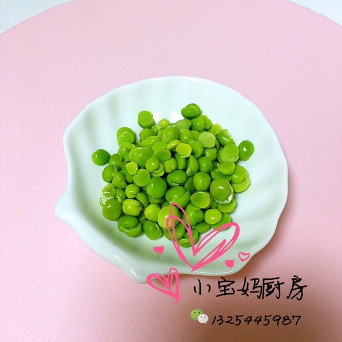 豌豆米粉,去好皮的豌豆备用