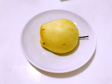 雪梨枇杷羹,咳嗽时的一味良药,准备好的<a style='color:red;display:inline-block;' href='/shicai/ 2404'>梨子</a>。
