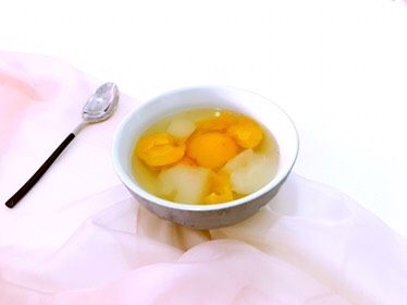 雪梨枇杷羹,咳嗽时的一味良药,润肺止咳。