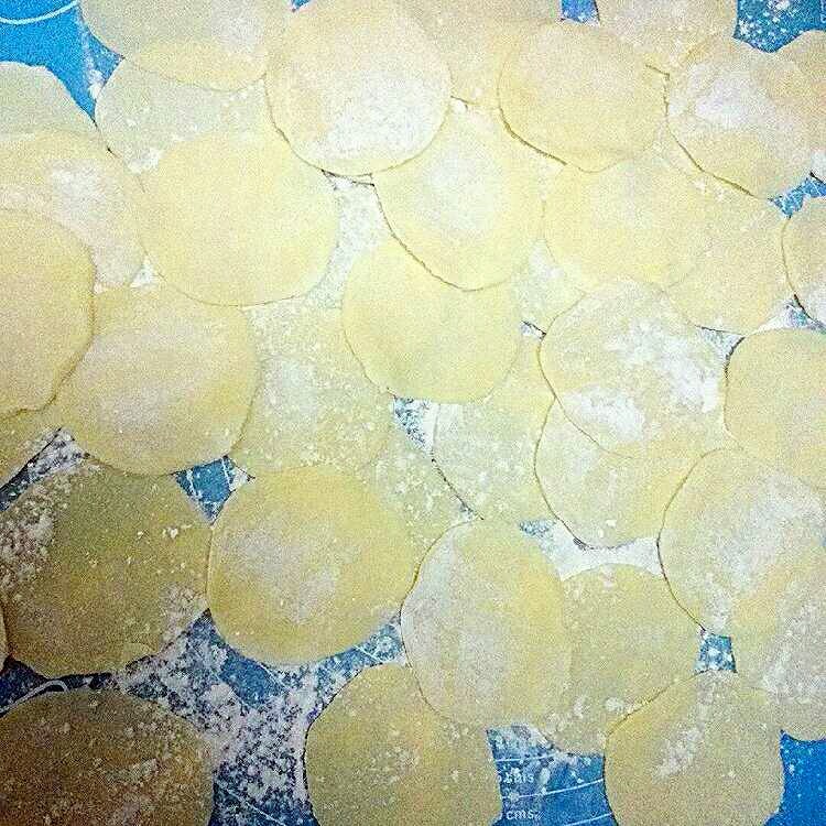 芹菜虾仁猪肉水饺+#人民的美食#,全部弄好,开始包