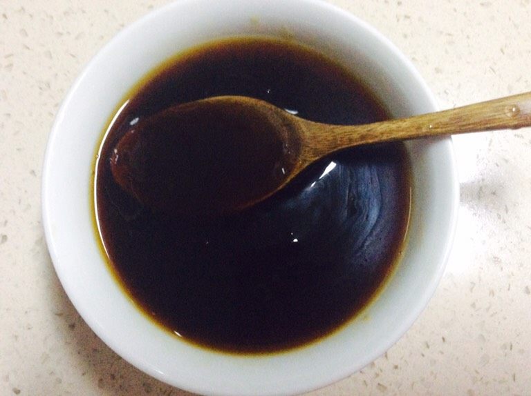 木耳豆腐盒子,加水搅拌均匀备用