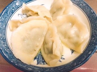 芹菜肉馅饺子+#人民的美食#,喏,热腾腾的饺子出炉喽。人民的美食,中国的美食。