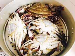 清蒸螃蟹+#人民的美食#,翻过来看看,真活蟹哦