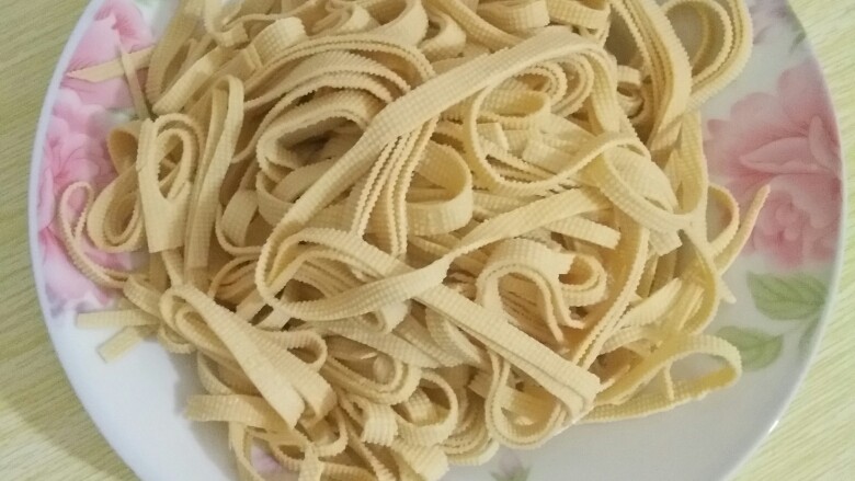 家庭毛血旺,<a style='color:red;display:inline-block;' href='/shicai/ 4199'>豆腐皮</a>焯水备用
