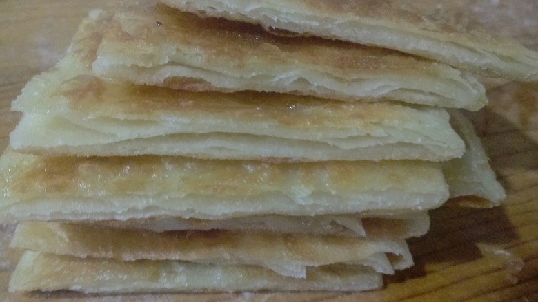 家常油饼
,外酥里分,香糯可口的家常油饼可以上桌啦,