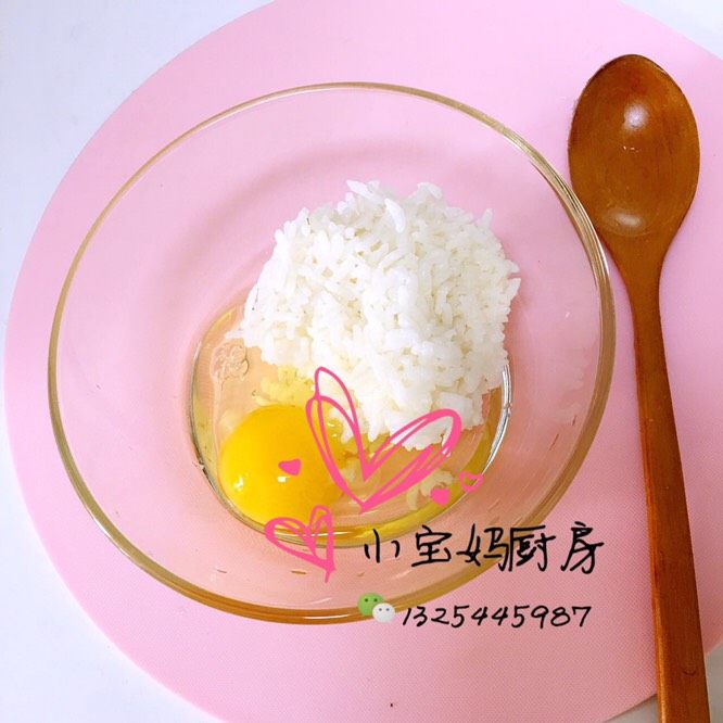 米饭炖蛋,<a style='color:red;display:inline-block;' href='/shicai/ 9'>鸡蛋</a><a style='color:red;display:inline-block;' href='/shicai/ 507'>米饭</a>搅拌均匀