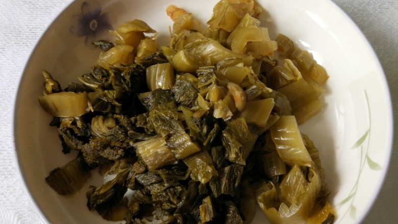 酸菜鱼,酸菜切粗条