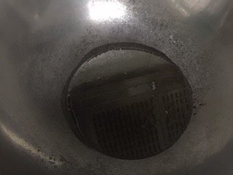 尾骨箩卜汤,锅内放油,烧热