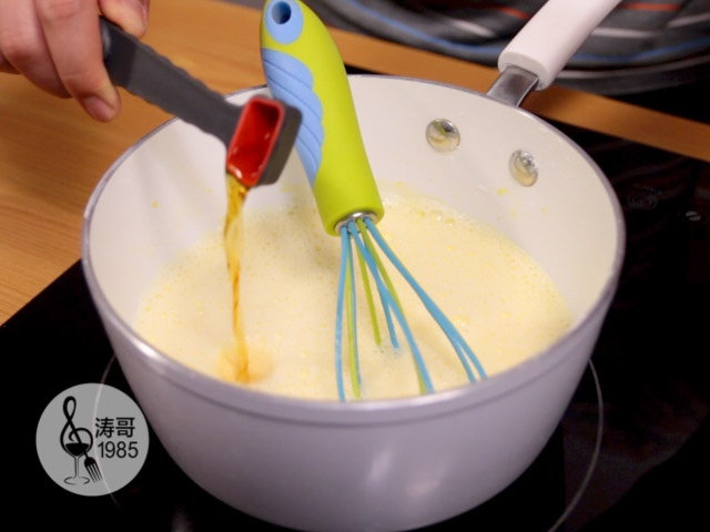 让世上没有难做的泡芙,期间加入纯天然香草提取精华,它可以去腥并大大提升甜品的风味