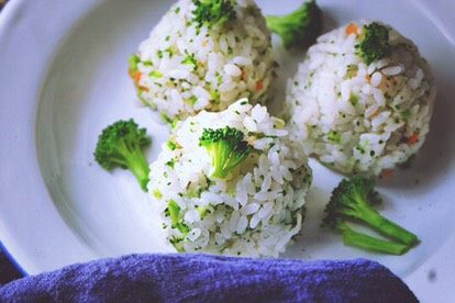 营养低脂 美貌便当 西兰花饭团🍙,肉桂与罗勒突出了肉的鲜味，胡萝卜带点淡淡的甜味

没放奶酪却莫名有股奶酪味，不会过于清淡