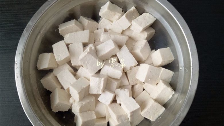 叉烧酱豆腐,将豆腐捞出;