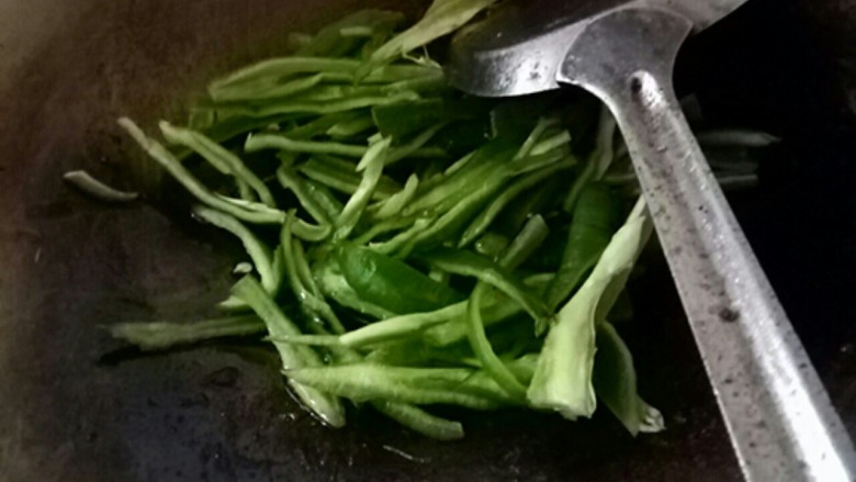 重油炒面,炒青椒