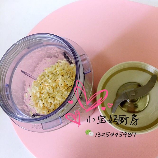 自制虾皮粉,放入料理机打碎