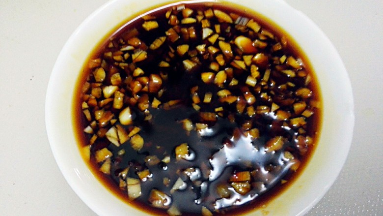 清蒸螃蟹+#人民的美食#,调佐料,生抽,白糖,香醋,蒜末,姜末,调制而成