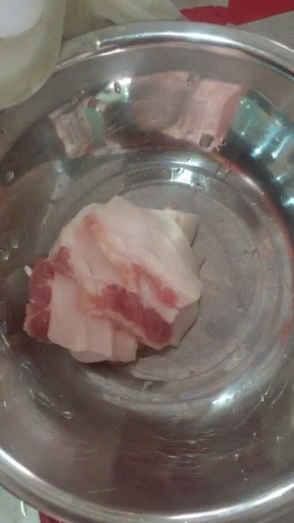 家常豆腐,<a style='color:red;display:inline-block;' href='/shicai/ 428'>五花肉</a>切片