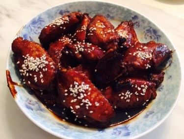 啤酒鸡翅,撒上芝麻装饰一下，OK啦^_^