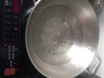 舌尖豆腐,至沸