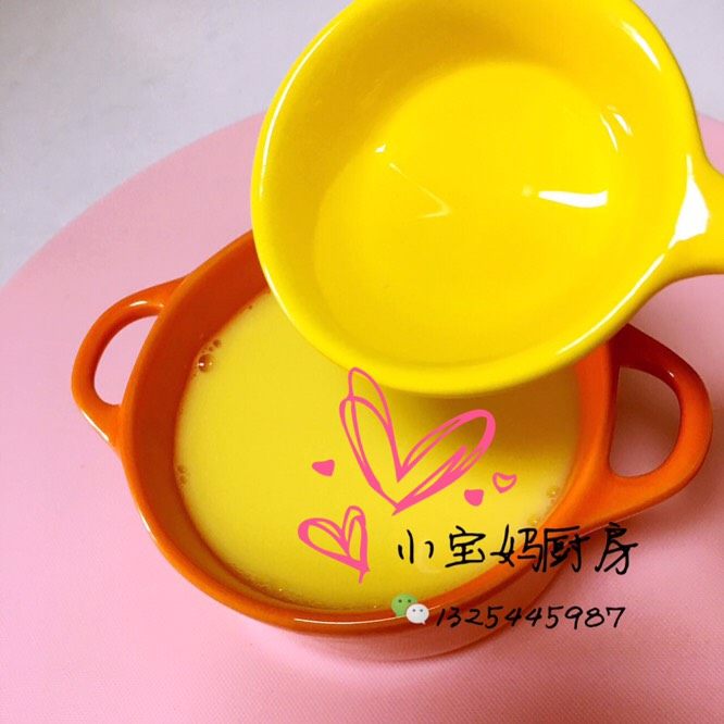 虾皮粉炖蛋,加入<a style='color:red;display:inline-block;' href='/shicai/ 857'>植物油</a>