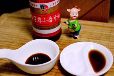 海蛎子拌蒜薹#人民的美食#,把所有调料准备好哟……