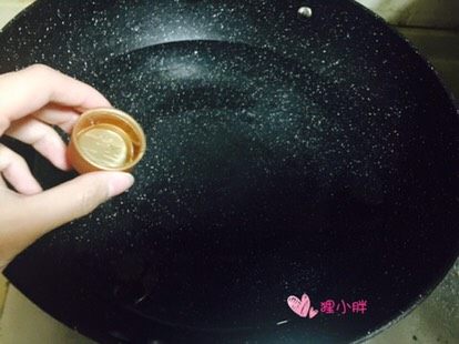 班尼迪克蛋,锅内入水,多一点,加入白醋,大火烧开水