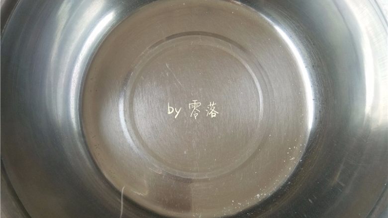 自制酒酿（酸奶机版）,烧一锅开水，彻底晾凉；