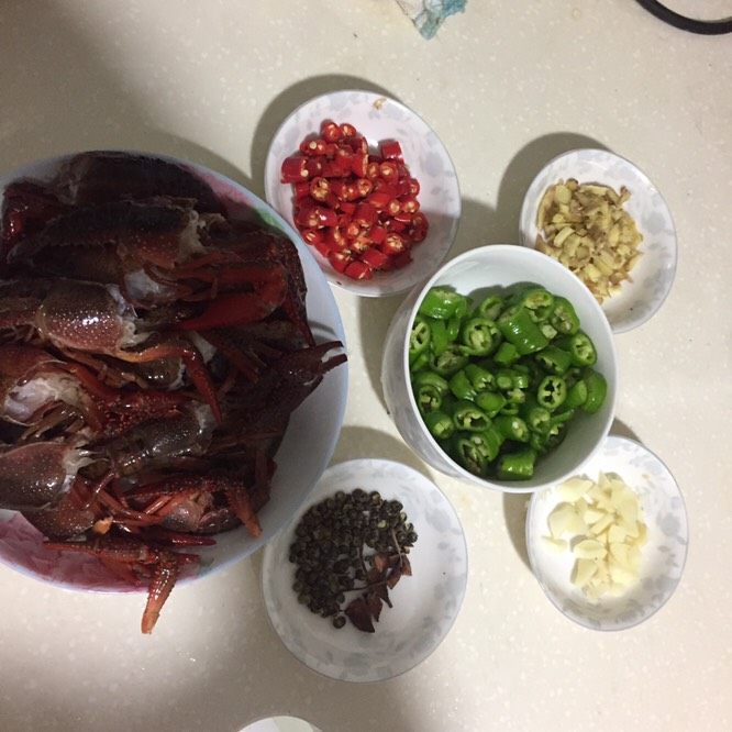 好好ci牌 青椒小龙虾,配料。