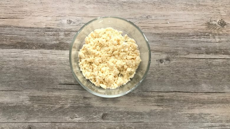 黄桃香酥面包,b.全部材料混合抓匀即可,冰箱冷藏。