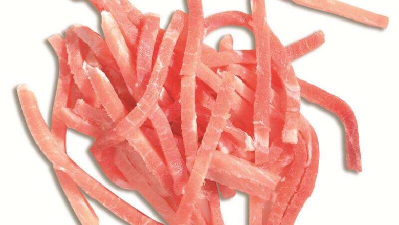 简易新手版鱼香肉丝,<a style='color:red;display:inline-block;' href='/shicai/ 4613'>肉丝</a>忘记拍了。。。网上图片找来的。哈哈。买的时候就让他切好的，还给了蒜末。如果是之前冷冻的，最好早上把它放入冷藏室自然消冻，这样中午就差不多刚好可以用了