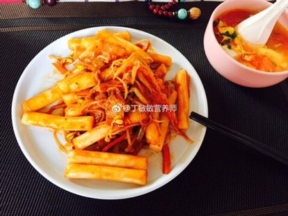 辣炒年糕,均匀炒制入味后,尝下味道即可。