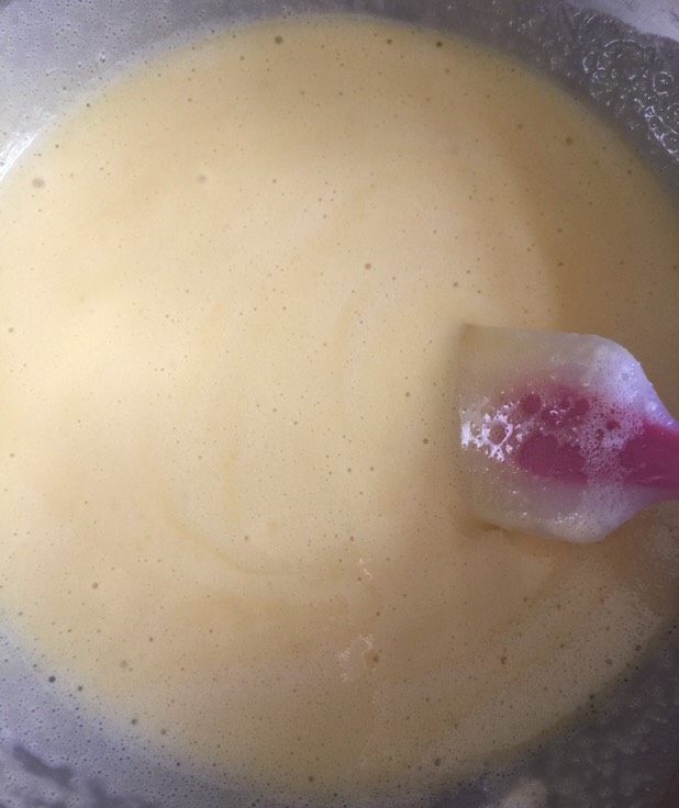家庭版豆乳盒子,不要翻拌太过,只要均匀,没有黄白相间的颜色就可以了