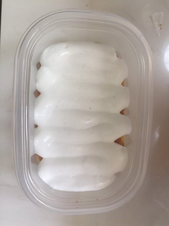 家庭版豆乳盒子,然后再挤一层淡奶油,还是z字形。