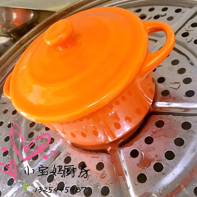 酸奶蒸糕,冷水下锅蒸25分钟、关火焖5分钟出锅。