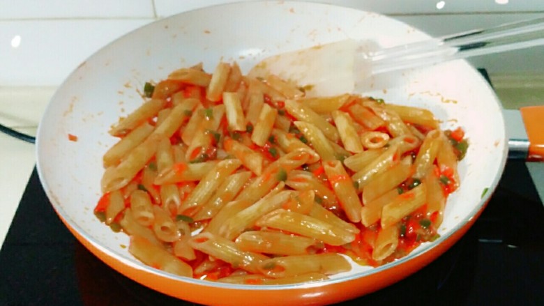 意大利空心面,翻炒均匀，即可出锅！