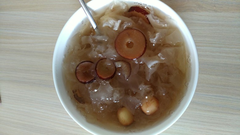 电饭锅之银耳莲子羹