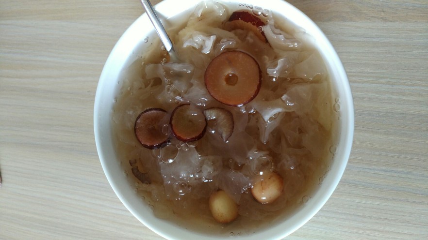 电饭锅之银耳莲子羹