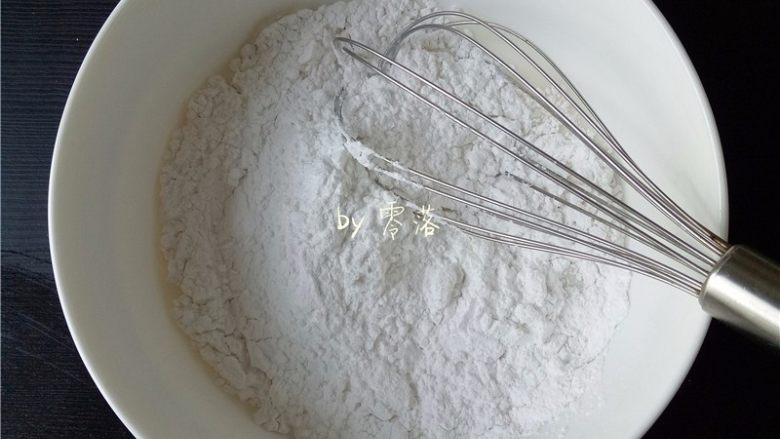 芝麻麻薯,调入粘米粉,水磨糯米粉,玉米淀粉;