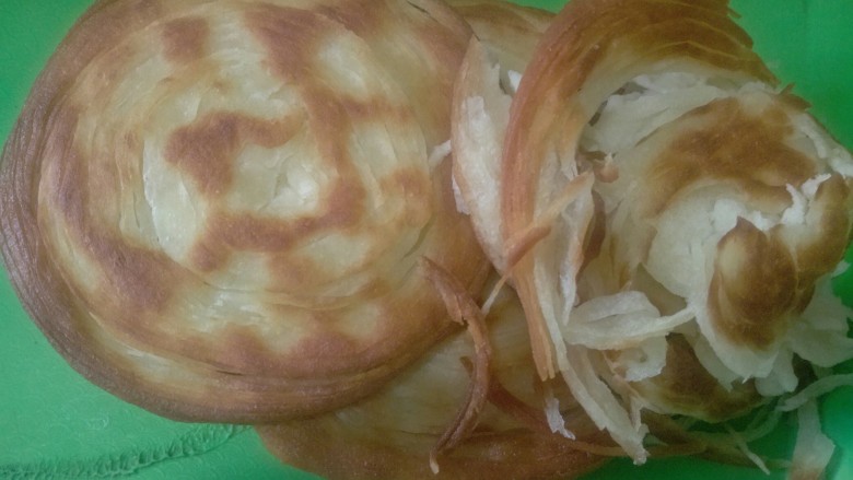 盘丝饼
,烙好出锅,