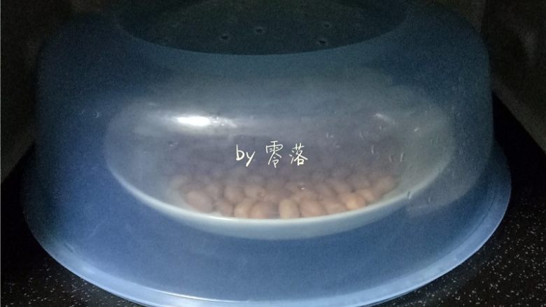 糖不甩,花生放入微波炉，高火3分钟；